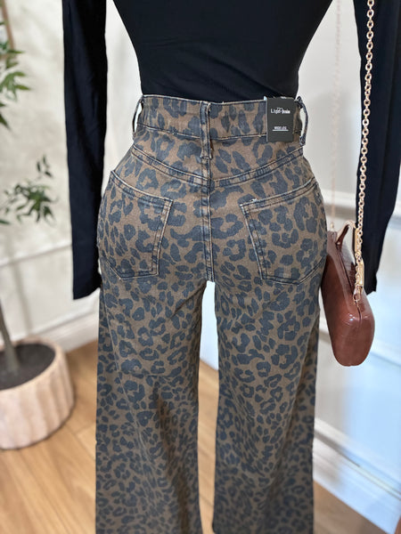 HIGH WAIST LEOPARD JEANS