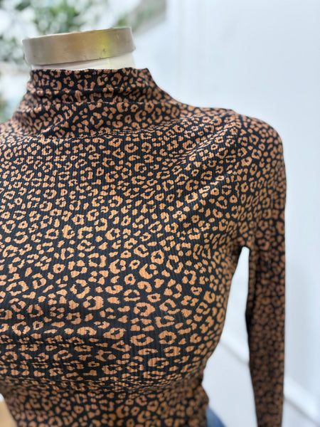 MICRO LEOPARD RIBBED TOP
