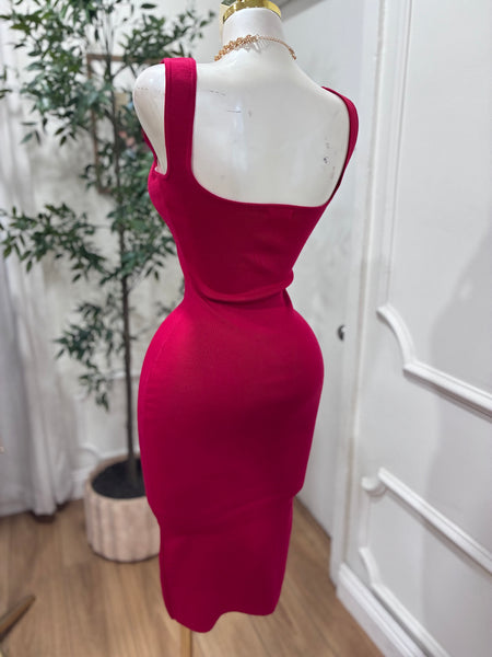 TIMELESS SQUARE NECK MIDI- RED