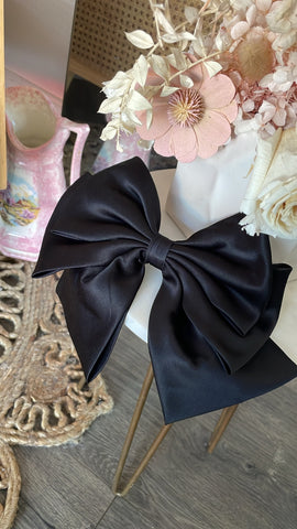 GLAMOROUS HAIR BOW