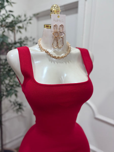 TIMELESS SQUARE NECK MIDI- RED