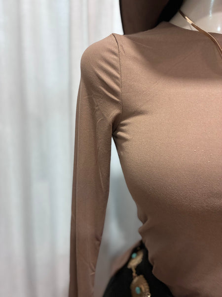 ESSENTIAL DOUBLE LAYERED TOP- LATTE