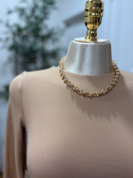 GOLDEN EMBRACE NECKLACE