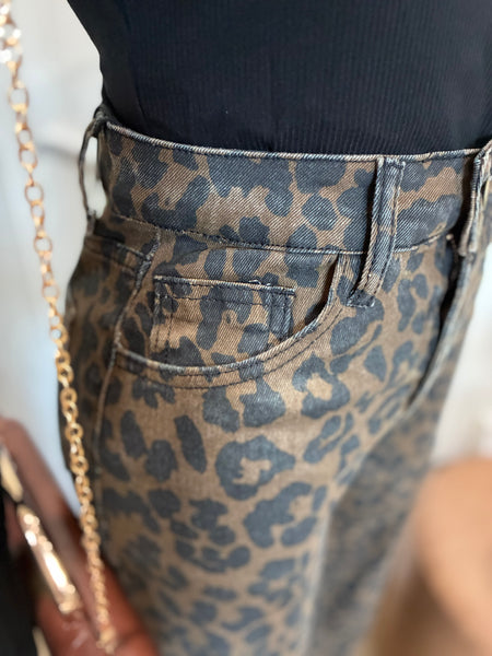 HIGH WAIST LEOPARD JEANS