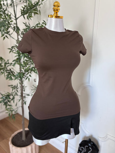 ESSENTIAL SCULPT TEE- CHOCOLATE