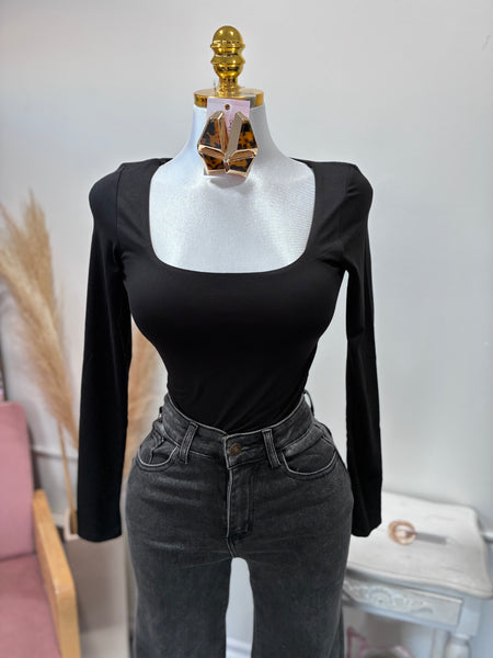 ESSENTIAL SQUARE NECK TOP