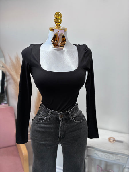 ESSENTIAL SQUARE NECK TOP