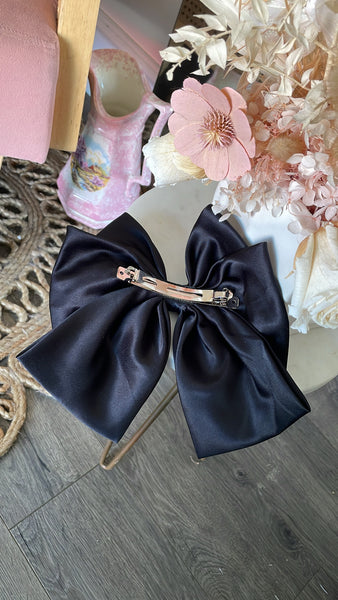 GLAMOROUS HAIR BOW