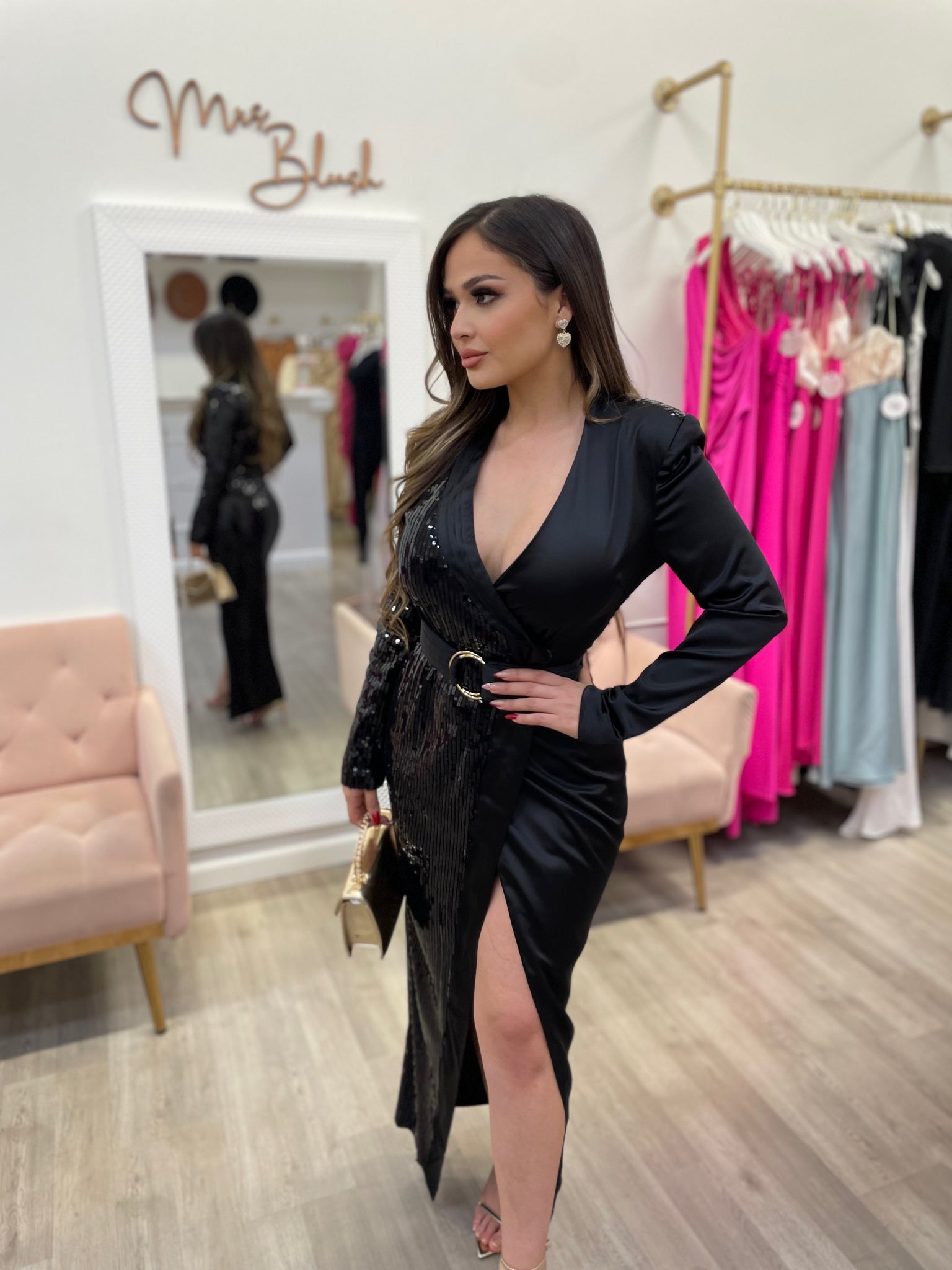 khloe kardashian black dress venice Khlo Kardashian: Black Dress and Sandals