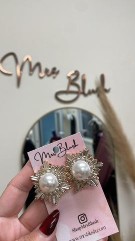PEARL BURST STATEMENT STUDS
