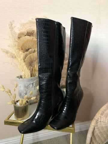 VIVIENNE BOOTS