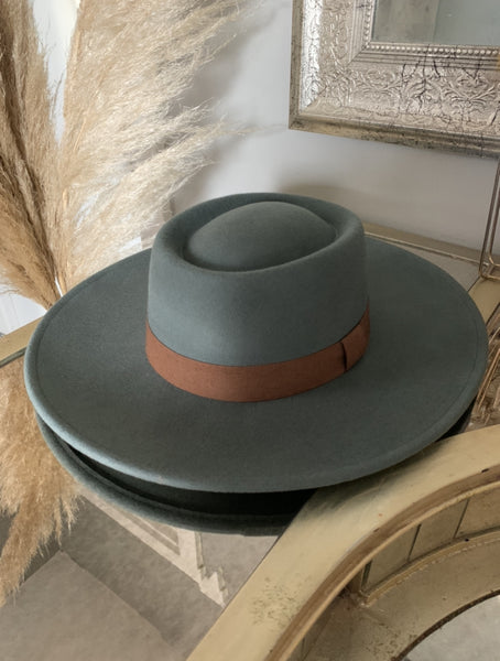 BEAUTY GURU HAT