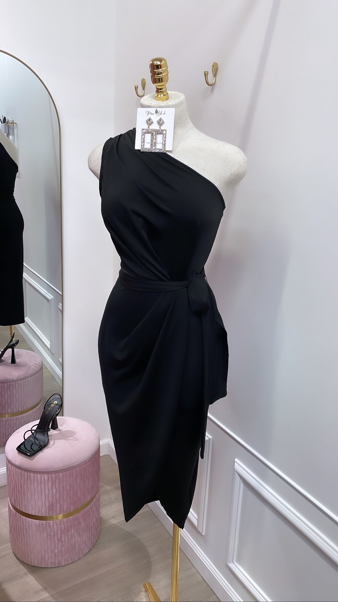 VIVIENNE- BLACK