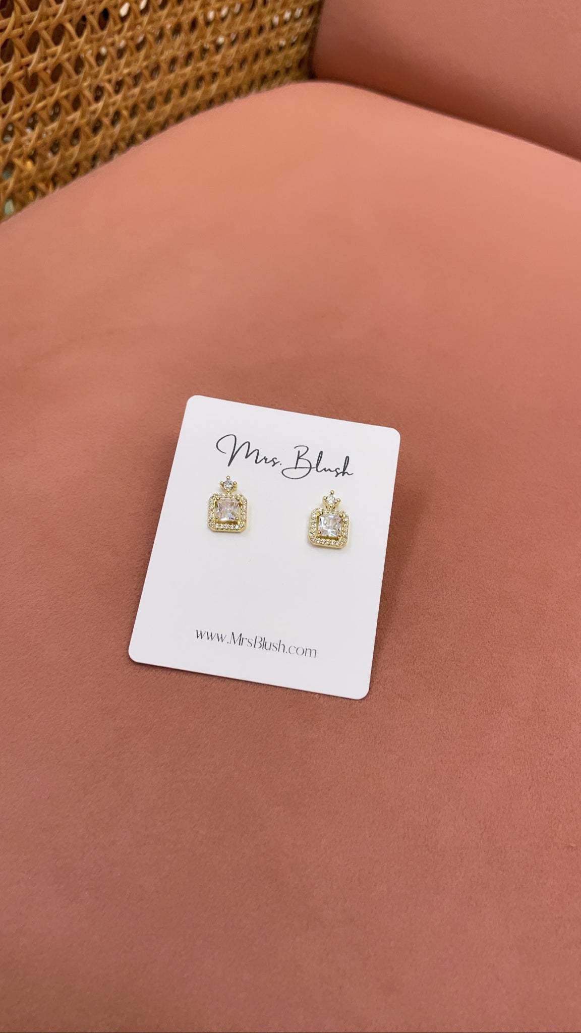 LIA STUDS
