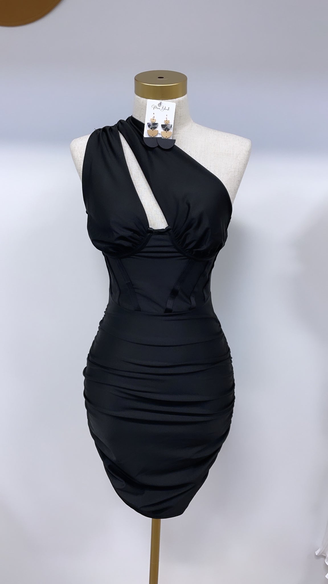 KHLOE- BLACK