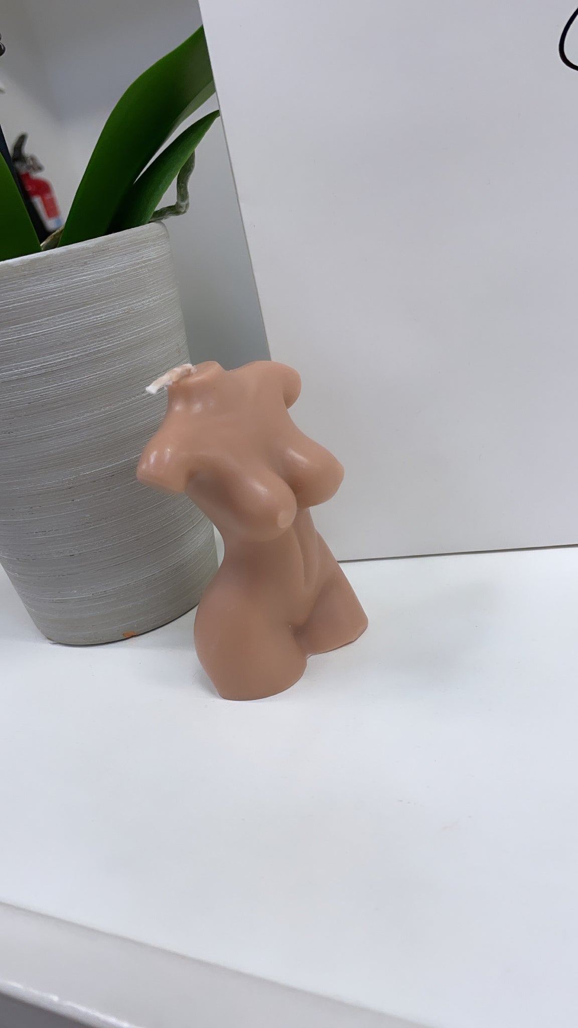 SILHOUETTE CANDLE- TAN