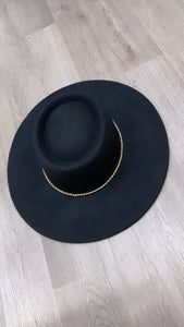 BEAUTY INFLUENCER HAT- chain