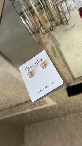 ‘VIVI’ DAINTY EARRINGS